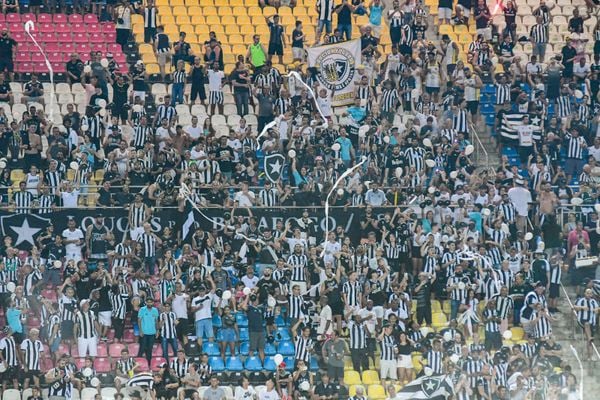 Botafogo vence o Brasiliense por 7 a 1 pela Copa do Brasil no Kleber Andrade por Vitor Jubini