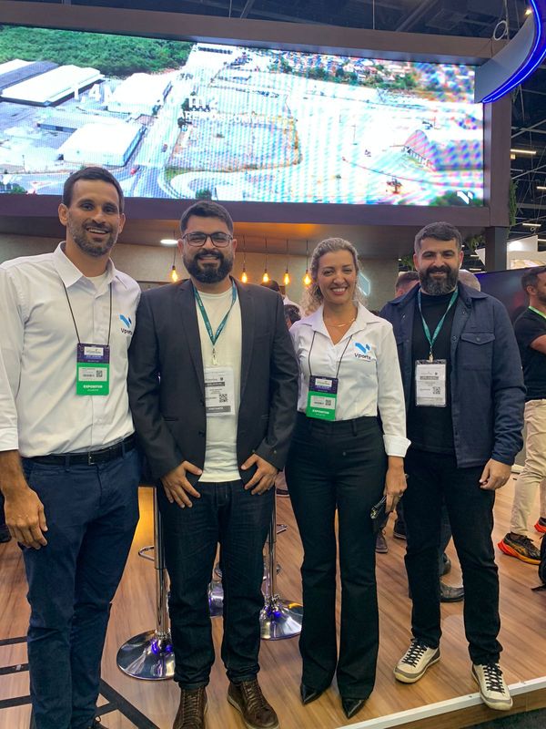 Da esquerda para a direita, Pedro Benevides, diretor comercial e de marketing da Vports; Hugo Mansur, sócio da Lifebrand; Raquel Guimarães, gerente comercial da Vports; e Igor Franzotti, sócio e diretor de criação da Lifebrand