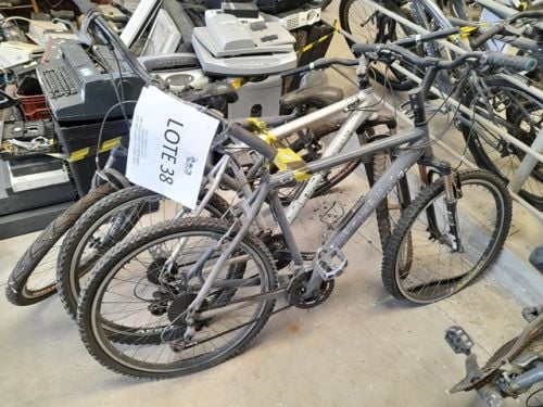 Lote 038: Sucata de bicicletas com o lance minímo de R$ 600