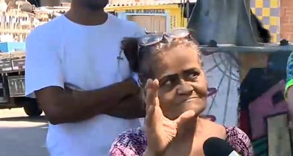 Moradores de São Benedito, em Vitória, reclamam de problemas no abastecimento de água