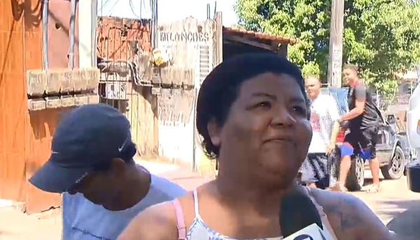 Moradores de São Benedito, em Vitória, reclamam de problemas no abastecimento de água
