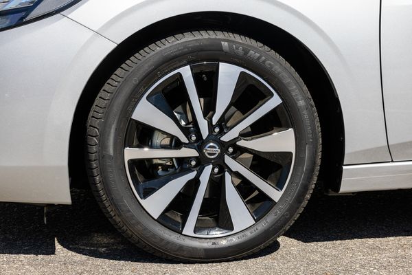Novo Nissan Sentra - Detalhes no design por Nisan/Divulgação