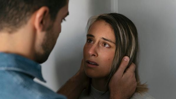 Desde 2020, verifica-se um crescimento gradual no número absoluto de feminicídios no Brasil; no ano passado, 1.459 mulheres foram assassinadas