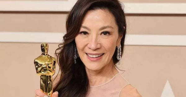 Michele Yeoh, ao vencer o Oscar, ressaltou que muitas vezes as mulheres mais velhas são relegadas a papeis secundários ou estereotipados na indústria cinematográfica, o que pode perpetuar estereótipos e preconceitos baseados na idade