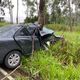 Imagem - Carro "abraça" árvore em acidente e motorista fica ferido em Castelo