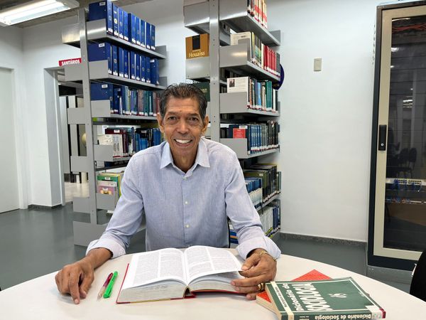 Luiz Macena, 72 anos, estudante de psicologia na Multivix 