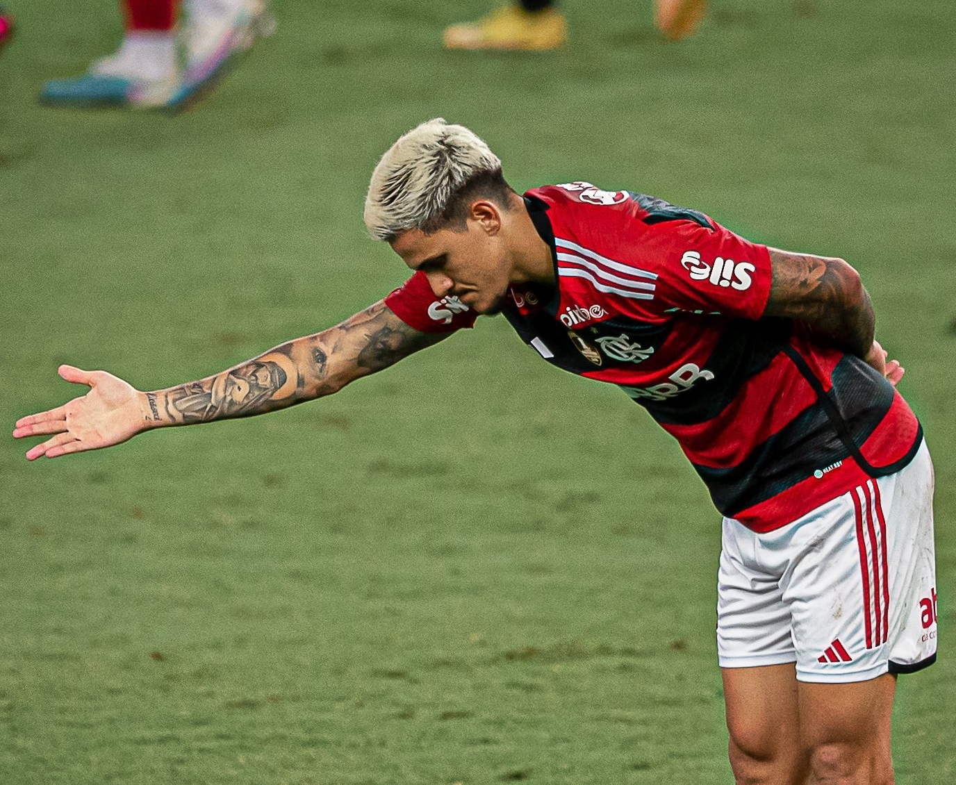 Rubro-Negro saiu na frente do placar, sofreu o empate, mas liquidou a partida se aproveitando das falhas do time vascaíno