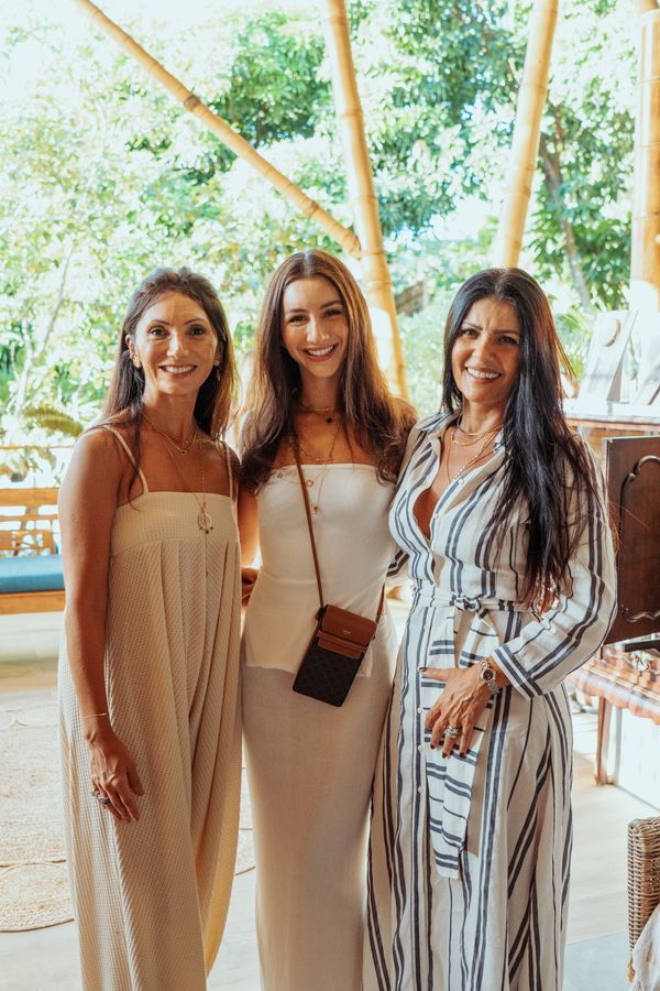 Kris junqueira, Carol Hemerly e Ana Paula Pires