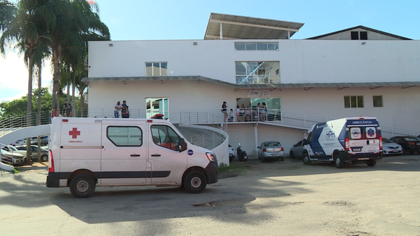 Pais reclamam de lotação e longa espera em hospital infantil de Cachoeiro