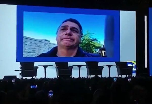 Bolsonaro chorou ao participar virtualmente da cerimônia de posse de Michelle Bolsonaro no comando do PL Mulher