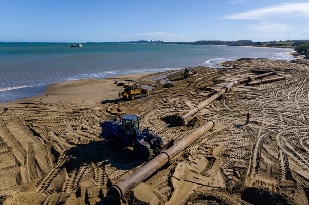 Início das obras de alargamento da faixa de areia da praia de Meaípe em Guarapari por Vitor Jubini
