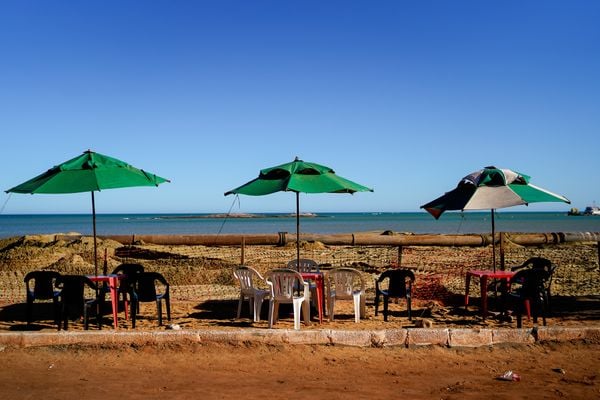 Início das obras de alargamento da faixa de areia da praia de Meaípe em Guarapari por Vitor Jubini
