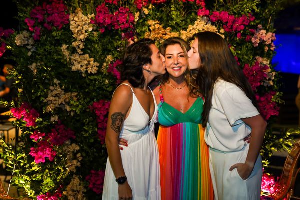 Jacqueline Ribas Tameirão e as filhas Manoela e Eliane Ribas