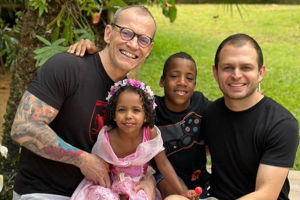Senador Fabiano Contarato e família, em foto publicada no Instagram