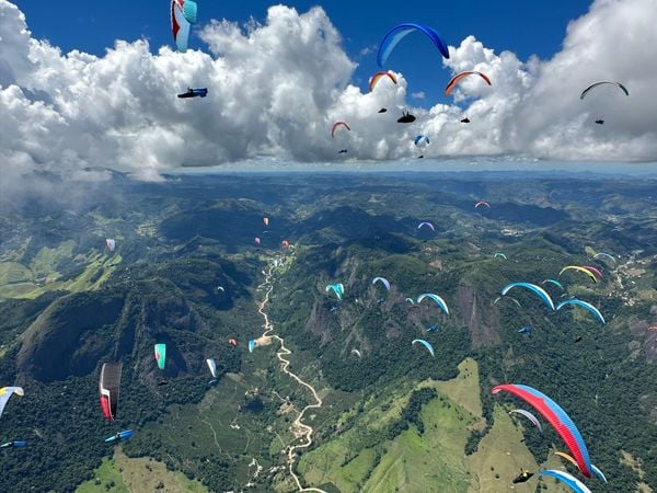 Com atletas de 25 países, competição de voo livre movimenta a cidade de Castelo