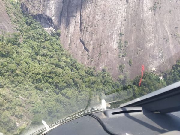 O parapentista foi localizado em uma região de difícil acesso, na Rampa de Ubá, em Castelo  por Divulgação / Notaer