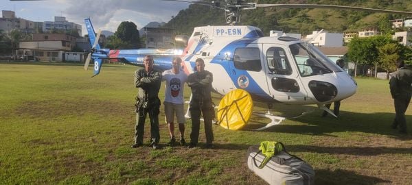 Notaer realiza resgate de piloto de parapente espanhol em Castelo por Notaer/Divulgação
