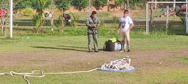 Notaer realiza resgate de piloto de parapente espanhol em Castelo por Notaer/Divulgação