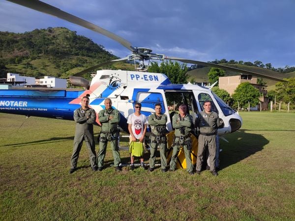Notaer realiza resgate de piloto de parapente espanhol em Castelo por Notaer/Divulgação