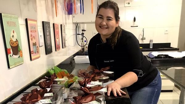 Confeiteira Gabrielle Valter tem a expectativa de vender mais de 300 páscoa