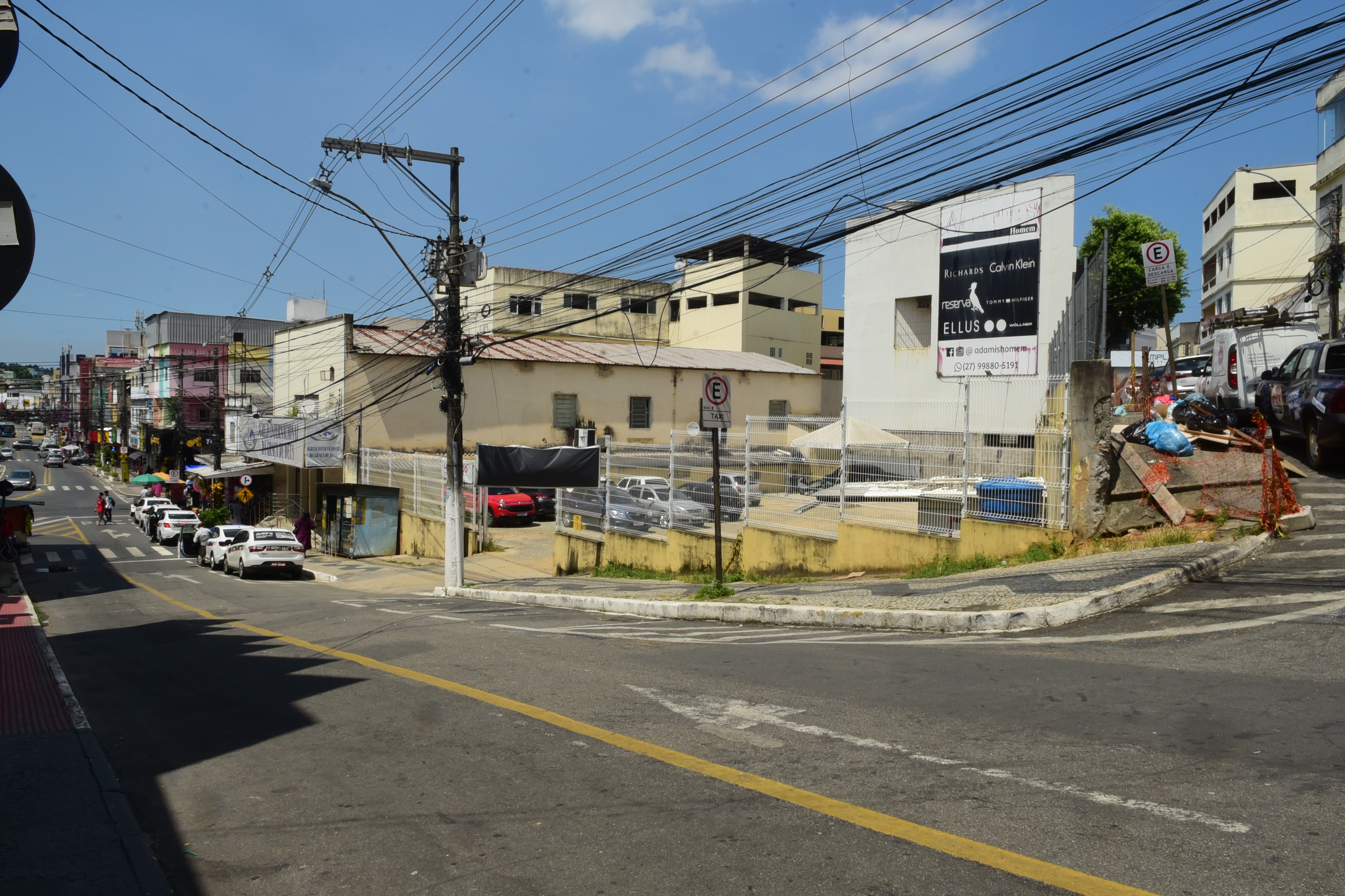 A Gazeta  Muro em estacionamento ameaça desabar em Cariacica