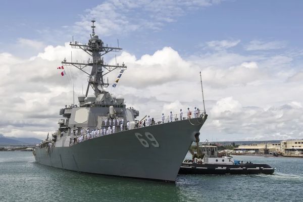 USS Milius usado nas águas da Ásia pelos americanos 