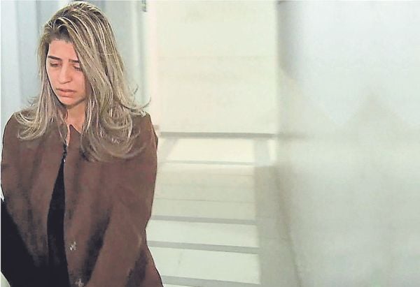 A pastora Juliana Sales, mãe dos irmãos Kauã e Joaquim, quando foi presa na cidade de Teófilo Otoni, em Minas Gerais