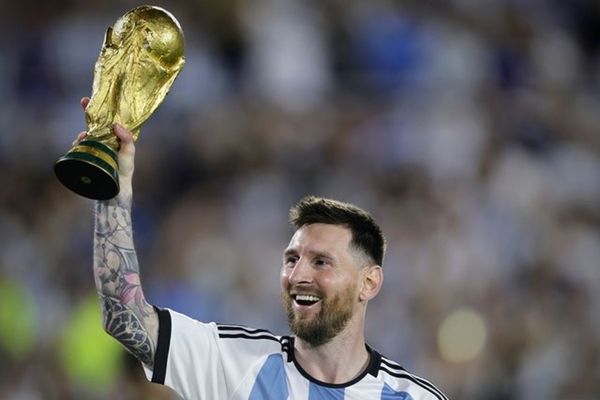 Messi chegou aos 800 gols na carreira diante de 83 mil torcedores