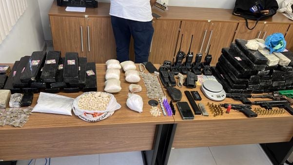  Polícia Civil realiaza operação no Morro do Romão e apreende armas e drogas