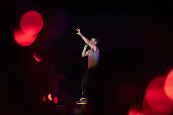 Apresentação da banda Coldplay no Estádio Nilton Santos, zona norte da cidade, na noite deste sábado, 25