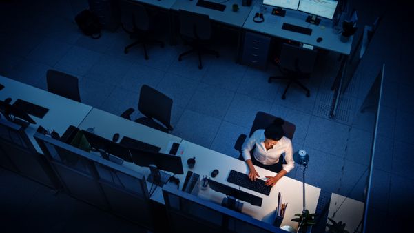 hora extra, jornada de trabalho, trabalho à noite, carreira, trabalho, emprego