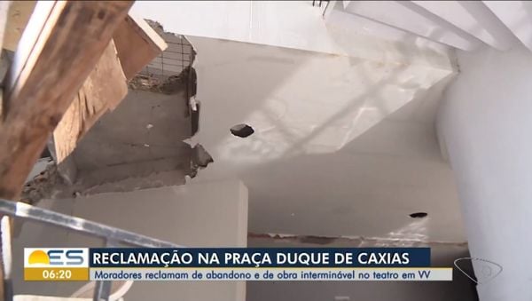 Infiltrações e problemas no teto: reforma do Teatro Municipal de Vila Velha está paralisada