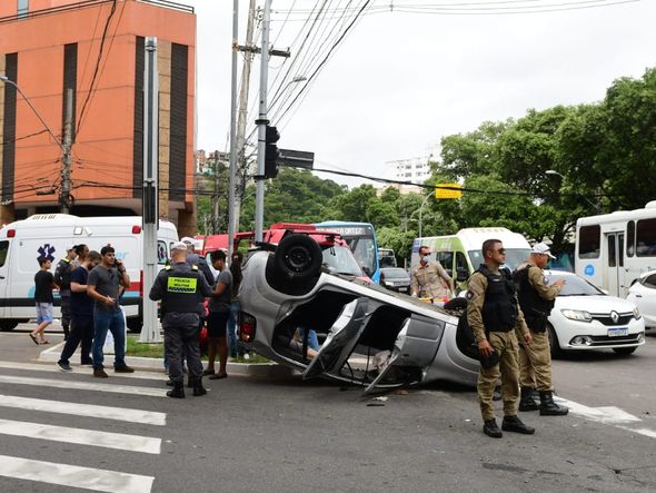 Acidente deixa um homem ferido na Reta da Penha, em Vitória por Fernando Madeira