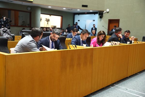 Deputados aprovam revisão anual para servidores estaduais