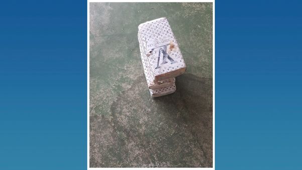 PRF apreende pasta base de cocaína embalado com marca de luxo
