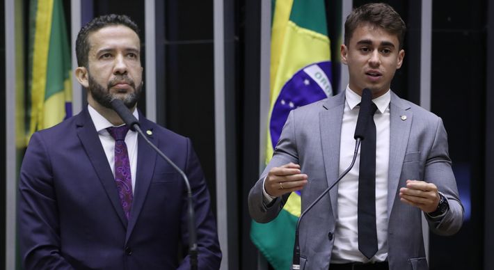 Eduardo Bolsonaro publicou vídeo que mostra o deputado do Avante chamando o ex-vereador mineiro de ‘chupeta’ repetidas vezes