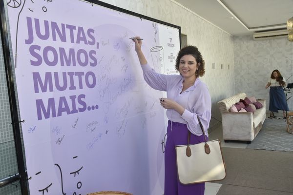 Carolina Bento, gerente de Inteligência Competitiva e Marketing do Sicoob por @wallacehullfotografias