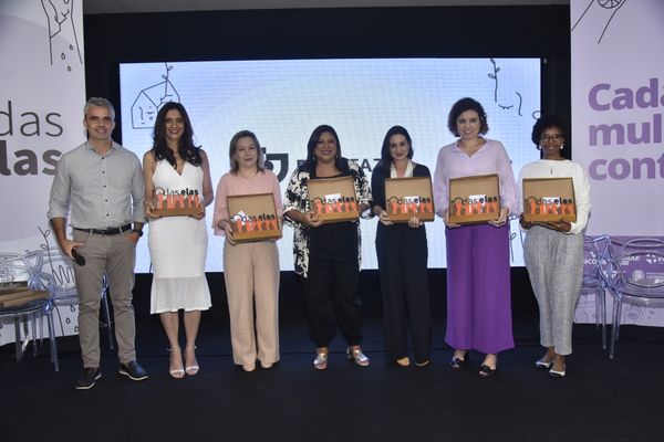 As mulheres que participaram da roda de conversa do evento Todas Elas ganharam um brinde por @wallacehullfotografias