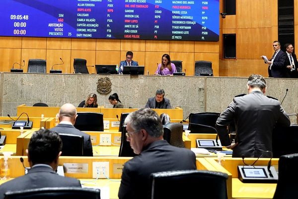 Novo aumento para governador, vice e secretários foi aprovado pelos deputados