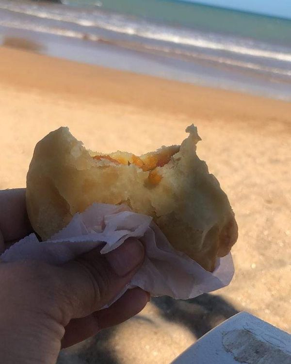 O pastel português é vendido no Restaurante Maré Alta, em Iriri por Arquivo pessoal