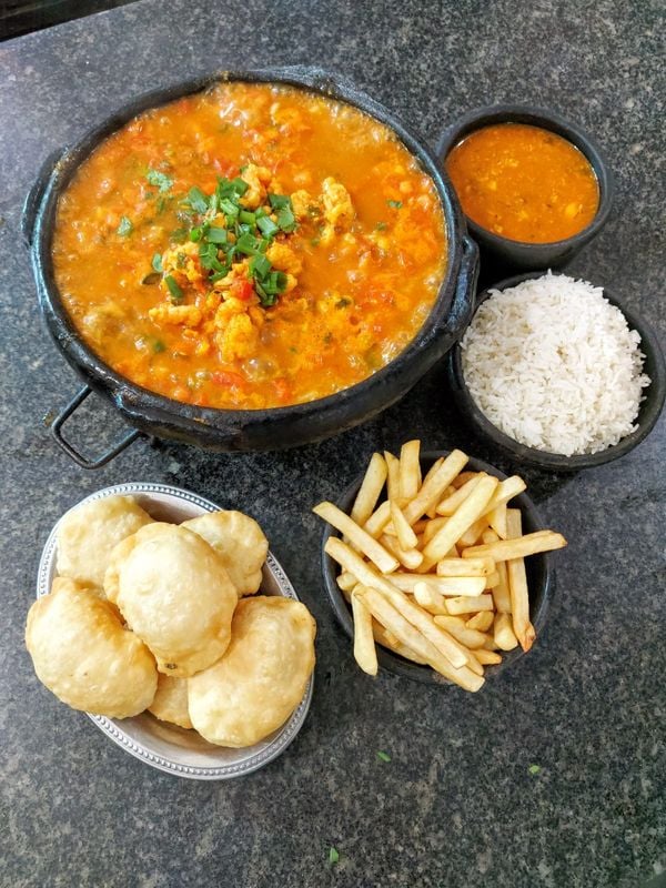 Além do pastel, há outros pratos no cardápio do Restaurante da Juliana, em Iriri, como a moqueca por Arquivo pessoal