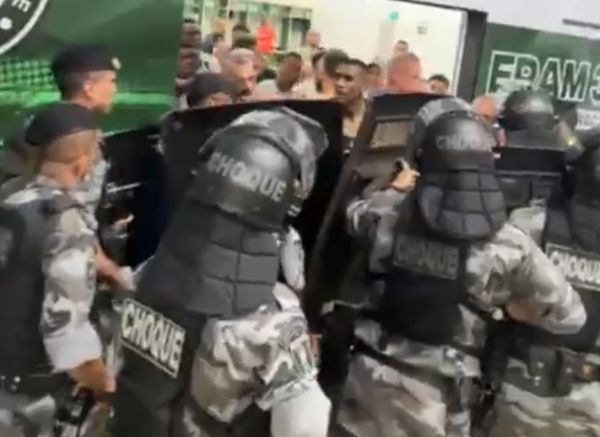 Jogadores do Cuiabá relatam excesso de força por parte dos militares de Goiás