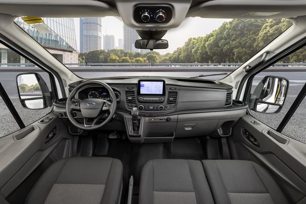 Nova van Ford chega ao mercado 