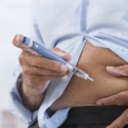 Entender que padrões estéticos não representam saúde e que medicamentos só devem ser utilizados com acompanhamento profissional são pontos essenciais
