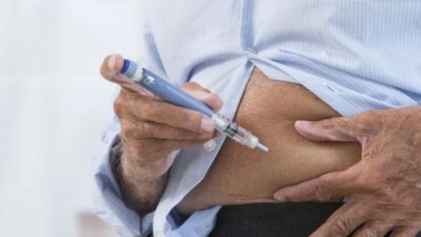 Entender que padrões estéticos não representam saúde e que medicamentos só devem ser utilizados com acompanhamento profissional são pontos essenciais