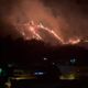 Imagem - Fogo destrói área de mata perto de casas e escola em Colatina