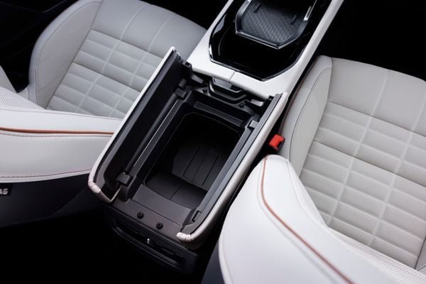 Detalhes internos do novo Renault Espace 2024 por Renault/Divulgação