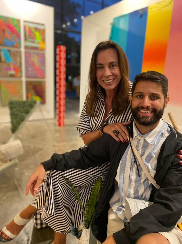 Luciana Almeida e o artista Guilherme Gafi