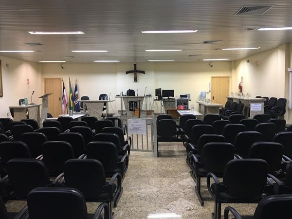Salão do júri no Fórum Desembargador Mendes Wanderley, em Linhares