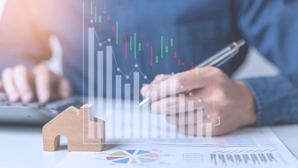 Venda de mais de três imóveis por pessoa física passa a ser tributada como atividade comercial; entenda as novas exigências do IBS e da CBS para quem investe no setor